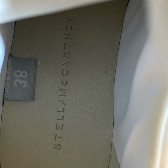 Beautiful 100% authentic sneakers. Excellent like new condition. - Picture 5 of 5